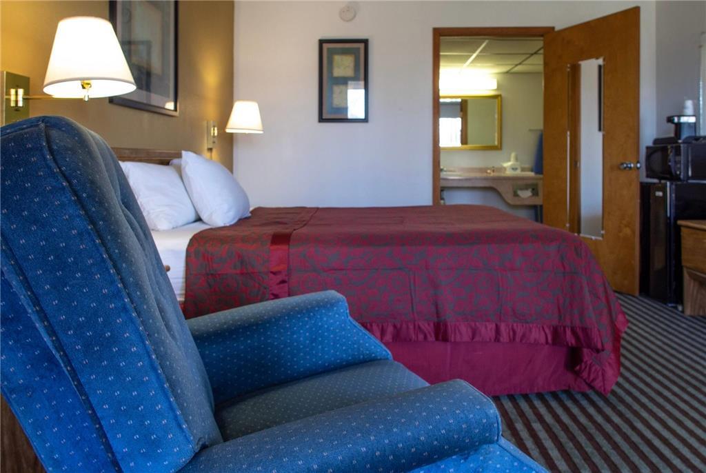 Days Inn By Wyndham Clinton Habitación foto