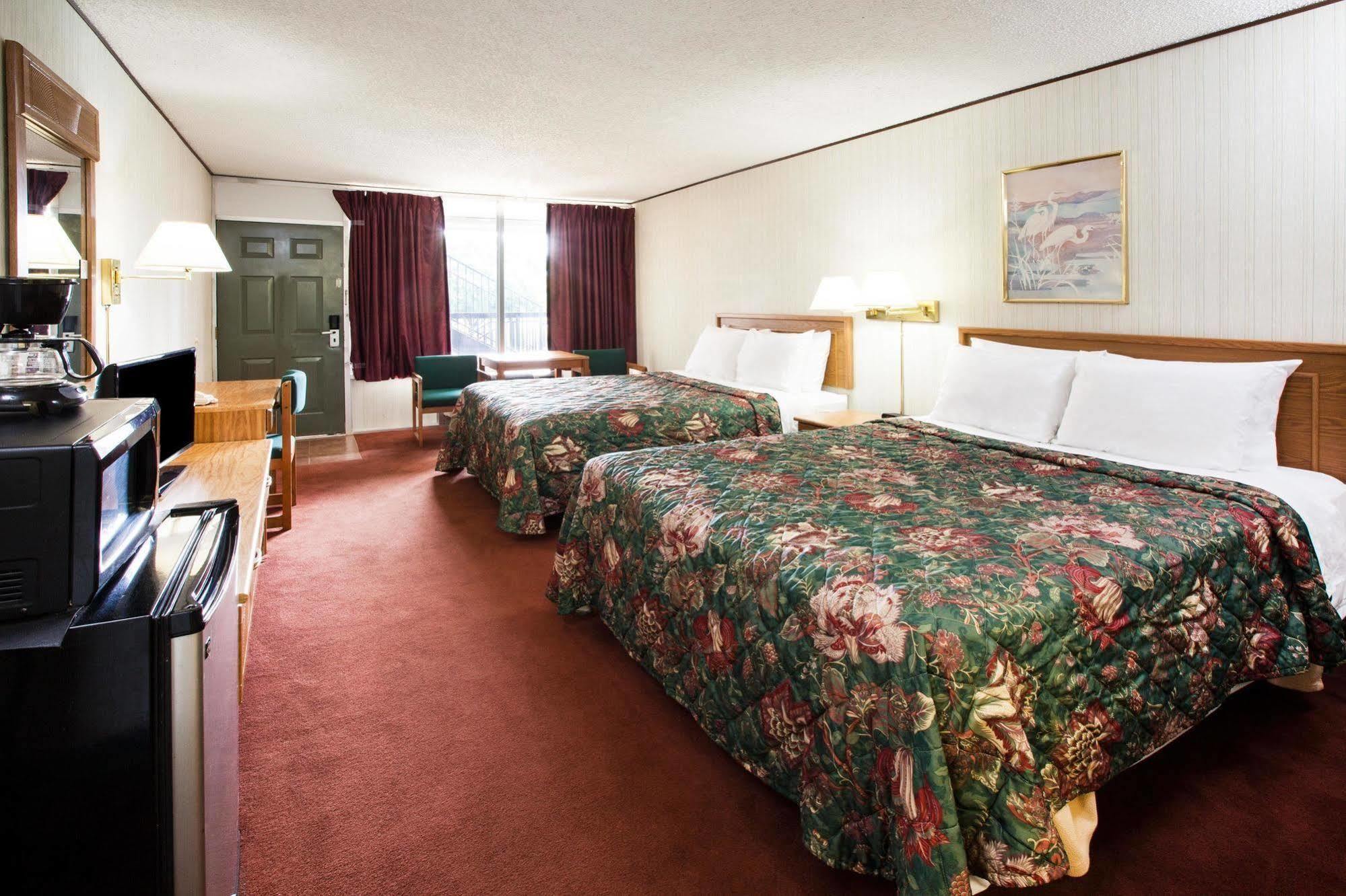 Days Inn By Wyndham Clinton Exterior foto