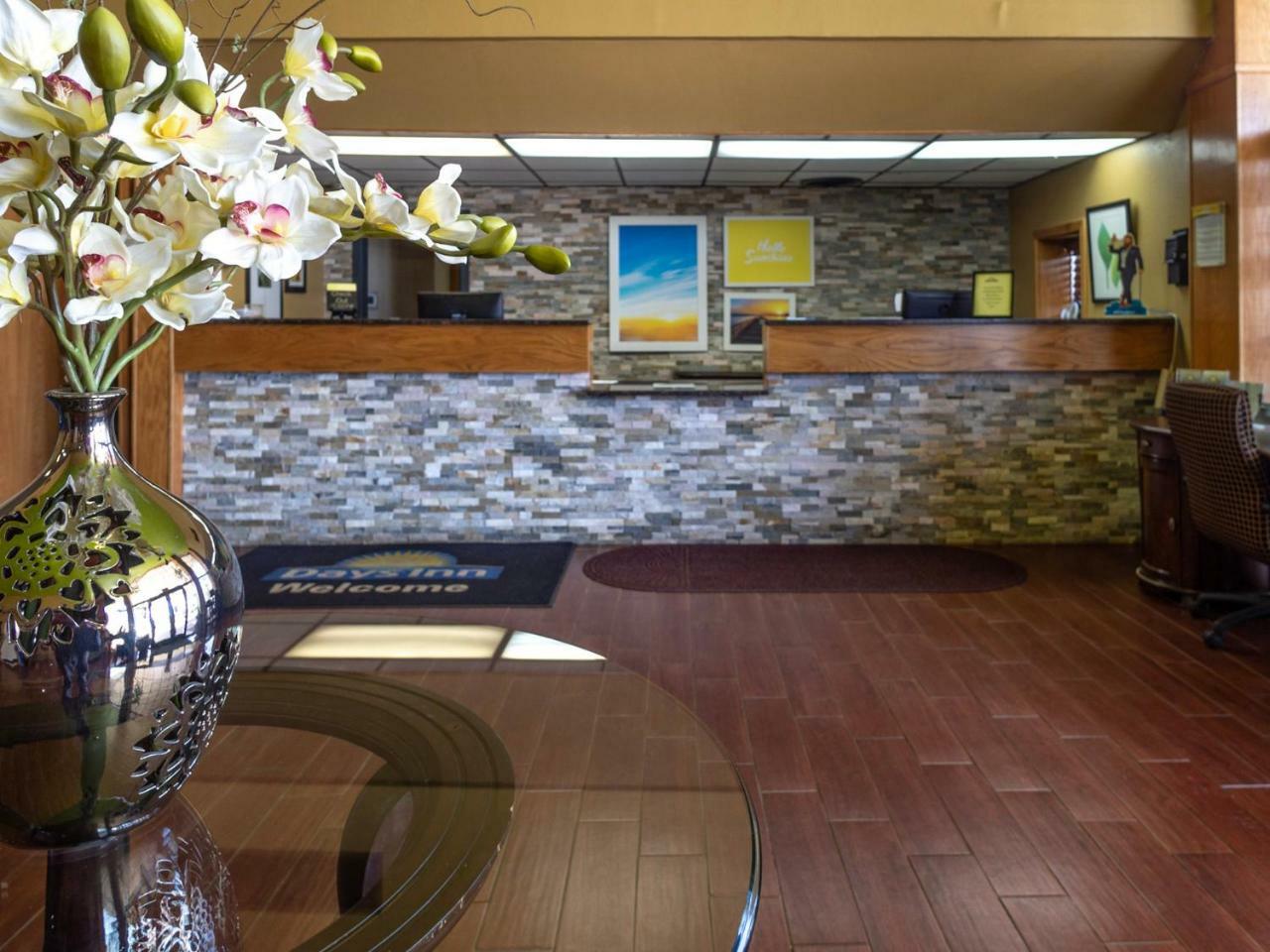 Days Inn By Wyndham Clinton Exterior foto